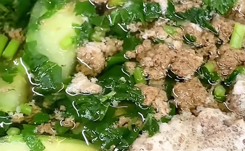 Nồi canh cua rau đay nấu mướp, gạch cua đóng thành mảng, món thật của Bếp Cô Linh