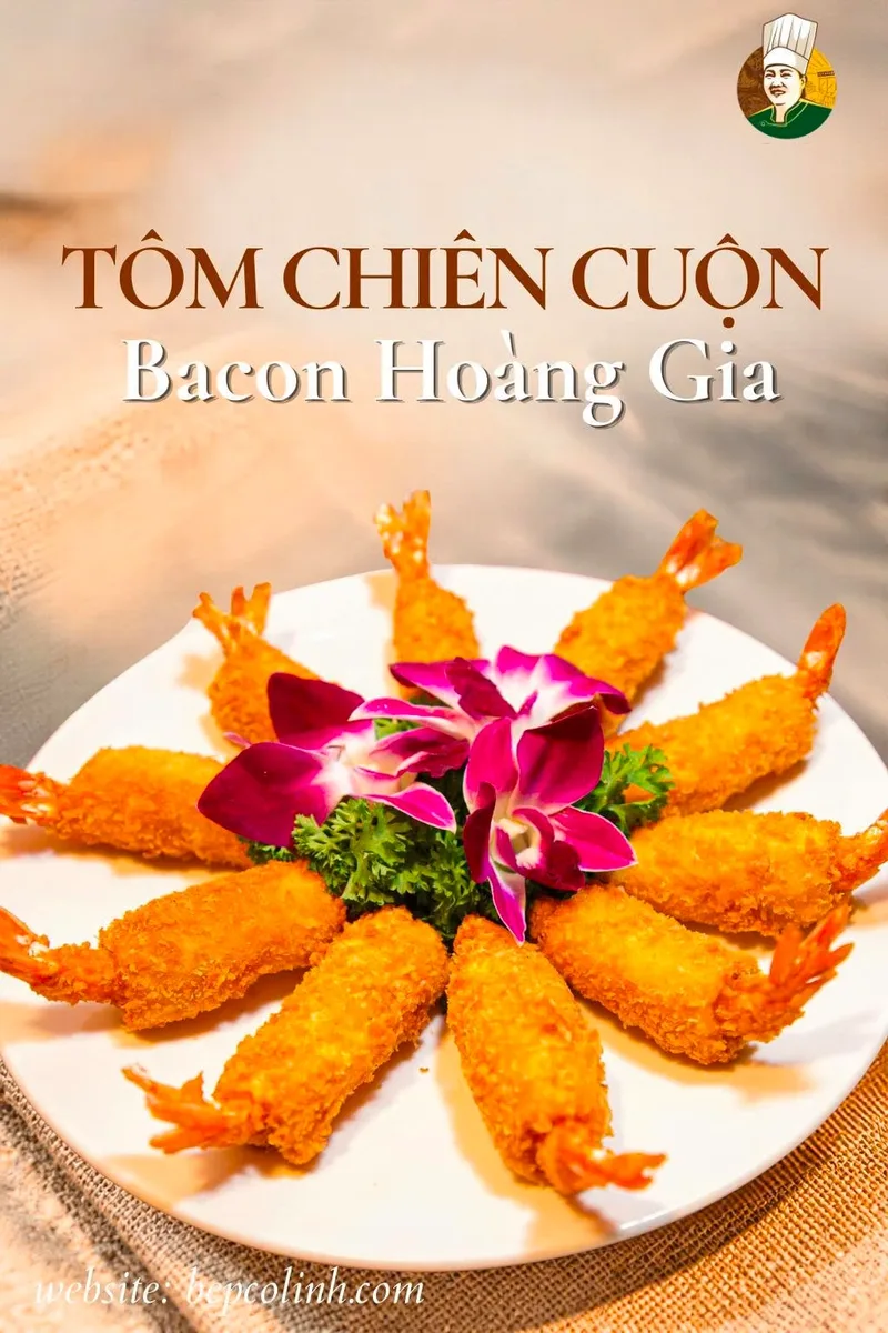 Poster tôm chiên cuộn bacon hoàng gia của Bếp Cô Linh: tôm chiên xù xếp tròn quanh hoa lan